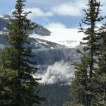 Foto: Uma pedra -perna perto de Bow Glacier Falls no Parque Nacional Banff na quinta -feira à tarde chutou uma montanha de poeira e detritos