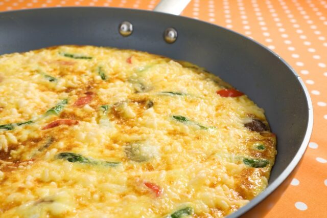 Vegetais fritos -Frittata é irresistível para o café da manhã ou almoço

