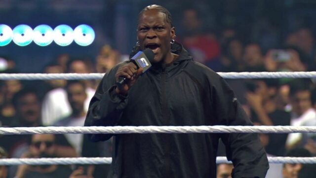 Velho Campeão Palento do Mundo R-Truth é a raiva da Aliança

