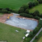 Um campo em uma spatch rural de North Devon -landsbygden foi demolido por escavadeiras e transformado em um acampamento de viajantes suspeitos (foto na quarta -feira)