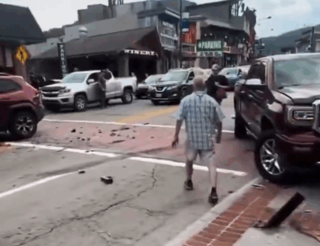 Vídeo mostra os carros empilhados no acidente de Gatlinburg major

