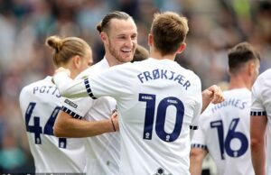 Viral Tiktok Stars Spudbros indo de flagelando £ 12 refeições para patrocínio do Campeonato Club com Mensagem de choque esperada hoje Preston North End parece estar definido para anunciar um contrato de patrocínio de kits com Spudbros