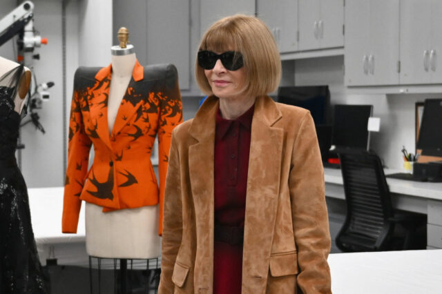 Você se lembra de Anna Wintour chocante a primeira capa da Vogue?

