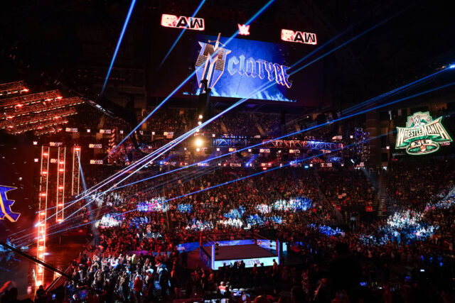 WWE Superstar assinar novo contrato

