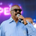 Walter Scott, do grupo de R&B, os sussurros morrem em 81