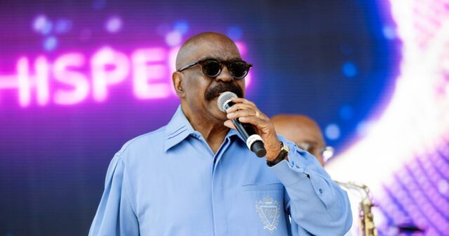 Walter Scott, do grupo de R&B, os sussurros morrem em 81


