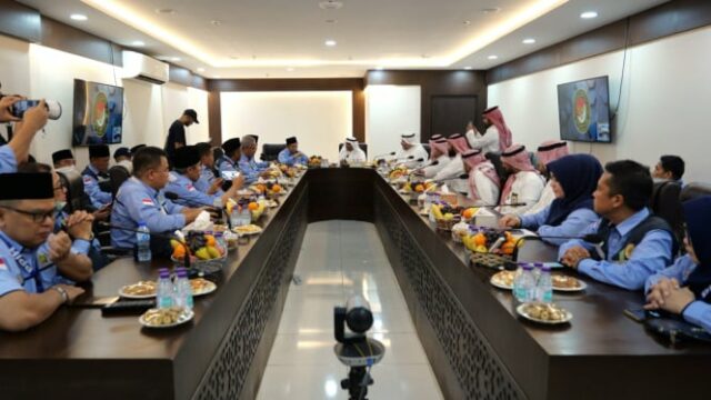 WameNhaj Saudi visita o escritório da Indonésia no Hajj em Makkah: dê uma nota, mas nem mesmo o sucesso do Hajj 2025


