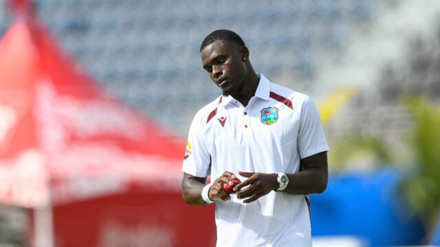 Wi vs Aus, 1º teste: Bowler West Indies Jayden Seales, multado por enviar Cummins

