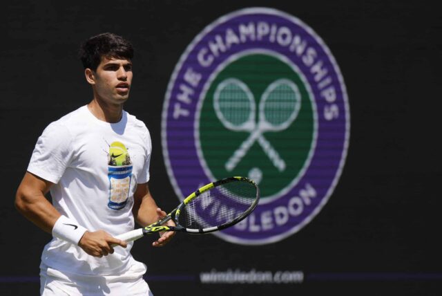 Tennis - Wimbledon Preview - All England Tennis e Croquet Club, Londres, Inglaterra - 27 de junho de 2025 Carlos Alcaraz da Espanha durante o pedido