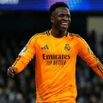 Xabi chama Vini, Mbappé para "melhorar" a bola