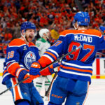 Zach Hyman explica que Connor McDavid o dirigiu após a lesão no pulso no final da temporada - "Foi quando eu saí"