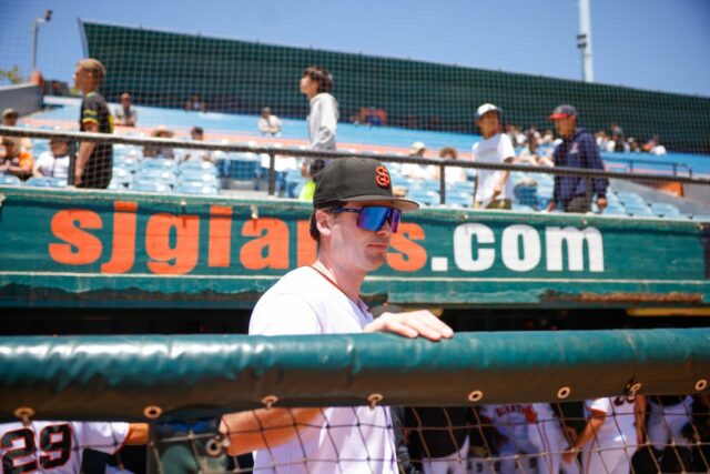 O Zander Darby (35) de San Jose Giants corre depois da bola contra os portos de Stockton no Excite Baseball Stadium em San Jose, Califórnia, quarta -feira, 11 de junho de 2025. (Shae Hammond/Bay Area News Group)