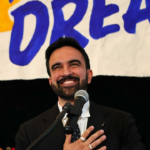 Zohran Mamdani Mamdani anuncia a vitória no modor do sistema democrático