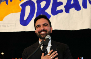 Zohran Mamdani Mamdani anuncia a vitória no modor do sistema democrático Zohran Mamdani Mamdani anuncia a vitória no modor do sistema democrático