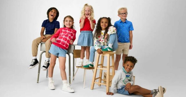 11 trajes adoráveis de volta à escola que seus filhos realmente usarão

