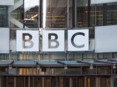 BBC espera demitir até 2.000 pessoas em abates em toda a empresa | Relatório 111 BBC Journalists Blash Block para "Censors" Cobertura Gaza, chame para remover o Robbie Gibb