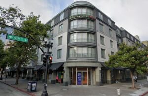 150 canteiros são provavelmente para Oakland. Apenas não em Chinatown. O motorista do caminhão Merlin Rivera entrega produtos para as empresas Chinatown em Oakland, Califórnia, produtos (Ray Chavez/Bay Area News Group na sexta -feira, 18 de abril de 2025)