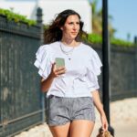 17 blusas inspiradas em francês sem as quais não podemos viver, começando em apenas US $ 5