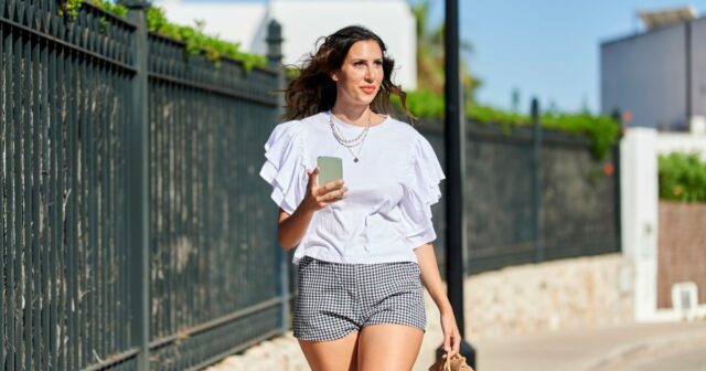17 blusas inspiradas em francês sem as quais não podemos viver, começando em apenas US $ 5

