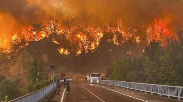 1700 evacuados, bombeiro morto quando incêndios turcos rasgam a capital

