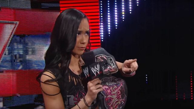 3 sinais líquidos AJ Lee retorna à WWE na evolução 2

