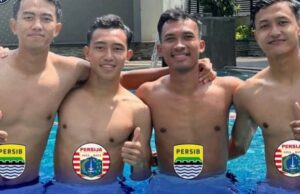 4 Persibe e Persija Compact Players Relaxando na piscina, Robi Darwis: Você traz ótimo? 4 Persibe e Persija Compact Players Relaxando na piscina, Robi Darwis: Você traz ótimo?