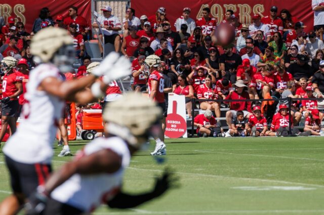 49ers Campo de treinamento: Jennings, McCaffrey, Defesa abaixo de 10 linhas de ação

