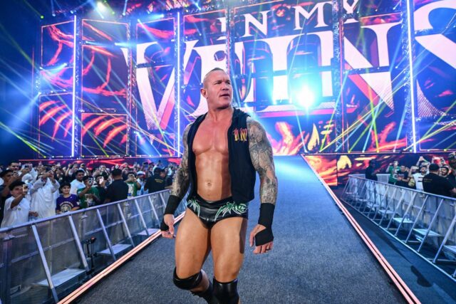 5 Indicadores de Triple H empurrando Randy Orton na WWE

