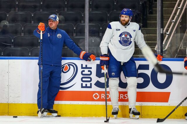"6 anos tarde demais": Fãs de Edmonton, o técnico do Oilers, Dustin Schwartz

