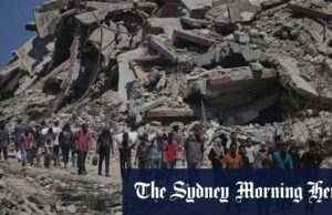 73 palestinos mortos enquanto aguardam assistência humanitária por Gaza, Serviço de Saúde Os palestinos carregam sacos de humanidade, ajudam a expostos por caminhões que mudavam o que era perguntar à cidade de Gaza.