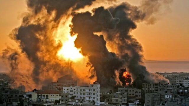 92 palestinos em Gaza mortos em ataques aéreos israelenses

