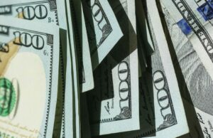 A Apple agora pagou completamente US $ 16,5 bilhões na Irlanda em impostos traseiros, fechando o assunto A Apple agora pagou completamente US $ 16,5 bilhões na Irlanda em impostos traseiros, fechando o assunto | Foto de faturas de US $ 100