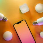 A Apple nos lembra que o suporte à arquitetura original do HomeKit terminará em breve, com duas opções | iPhone com dispositivos domésticos inteligentes