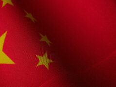 Apple reitera compromisso de longo prazo com a China em reunião com o Ministério do Comércio Cinco aplicativos VPN na App Store tinham conexões com militares chineses | Close up de uma bandeira chinesa