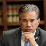 A Califórnia processou esse governo de Trump muito mais do que o último. Existem casos aqui