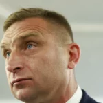 A Guarda da Fronteira corresponde a Bąkiewicz. “Cuspindo em nosso uniforme”