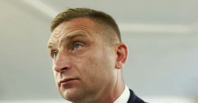 A Guarda da Fronteira corresponde a Bąkiewicz. “Cuspindo em nosso uniforme”

