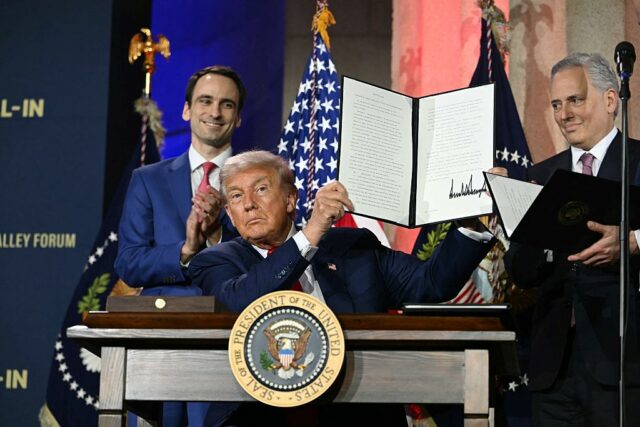 A Ordem 'Anti-Wok AI' de Trump pode reformar como as empresas de tecnologia americanas treinam seus modelos

