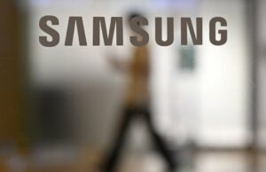 A Samsung subiu em silêncio sobre o projeto Moohan e os rumores de telefone líquido A Samsung subiu em silêncio sobre o projeto Moohan e os rumores de telefone líquido