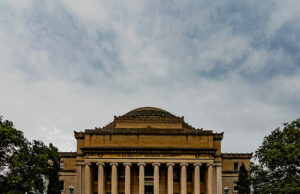 A Universidade de Columbia concorda em hospedar US $ 200 milhões, DUIs na vila com o governo Trump A Universidade de Columbia concorda em hospedar US $ 200 milhões, DUIs na vila com o governo Trump