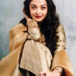 Já em 2004, Julia Roberts causou um movimento quando chamou o ícone de Bollywood Aishwarya Rai 'as mulheres mais bonitas do mundo que foram uma declaração ousada que ajudou a cimentar Rai, o status global como mais do que apenas uma estrela de cinema; (Aishwarya Rai 1995)