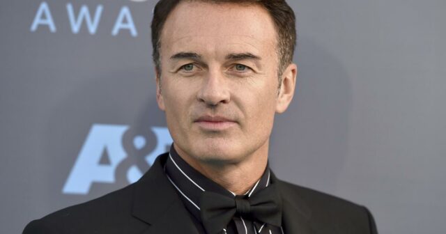 A causa oficial da morte de Julian McMahon revelou em família, os fãs choram


