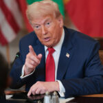 A confiança republicana na educação dos melhores saltos enquanto Trump Admin rachaduras