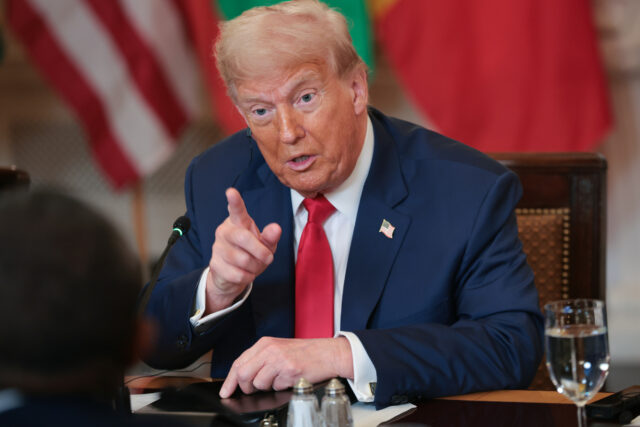 A confiança republicana na educação dos melhores saltos enquanto Trump Admin rachaduras


