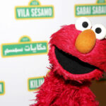 A conta X de Elmo hackeada para publicar mensagens racistas e anti -meméticas