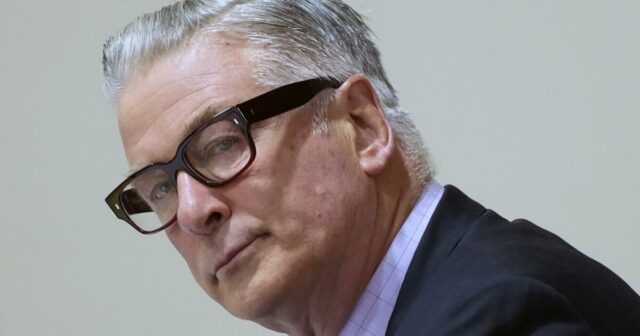 A demanda de Alec Baldwin contra os funcionários do Novo México demitidos

