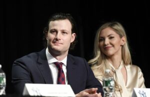 A esposa de Carlos Rodon, Ashley e a esposa de Cody Bellinger, Chase compartilha suas reações sinceras ao ‘canhoto’ Gerrit Cole, que atirou nos filhos March Madness Logo