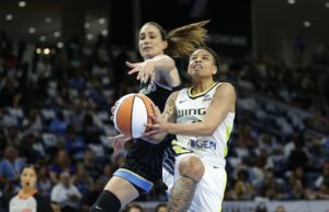 A estação do céu de tiro quente de Rebecca Alan dá varredura de asas WNBA: asas de Dallas no céu de Chicago