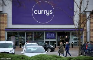 A estratégia de recuperação de Currys compensa quando o grupo procura automação e offshoring para superar os aumentos de impostos de Reeve Mitigação: Currys automatiza ou renuncia a mais sistemas na tentativa de reduzir os custos