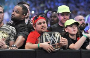 A estrela da WWE dá a expressão sincera depois que o estábulo sai oficialmente A estrela da WWE dá a expressão sincera depois que o estábulo sai oficialmente